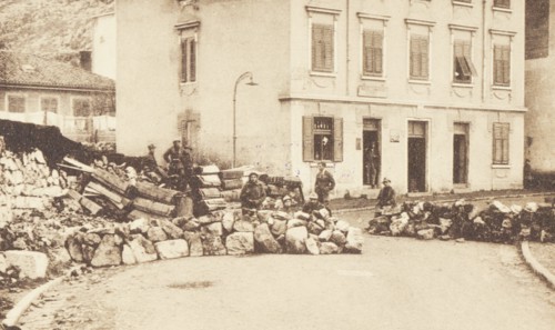Croatia, Fiume, the barricade with soldiers during the Five Days of Fiume, the period between December 24 and 29, 1920