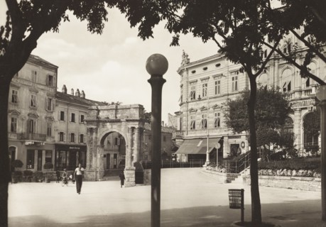 Croatia, Pula, Port'Aura Square and Sergi Arch, 1950 circa