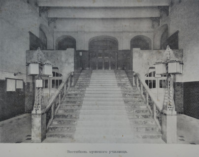 The lobby of the Men's Commercial School