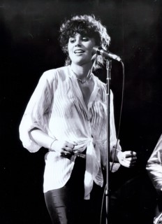 Linda Ronstadt on stage