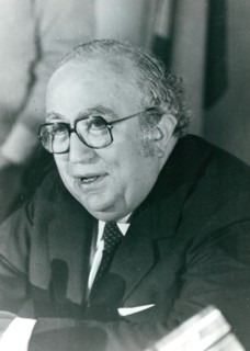 Prime Minister of Italy, Giovanni Spadolini at end-of-year press conference