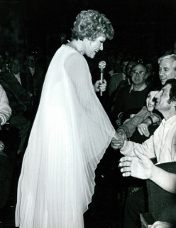 Patti Page greeting her audience