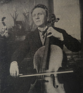 Fyodor Chaliapin plays the double bass. 1910.