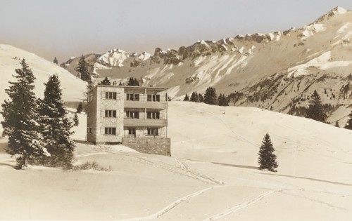 The image shows the historic Jugendherberge