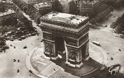 Paris, Vue aerienne L'Arc de Triomphe de l'Etoile