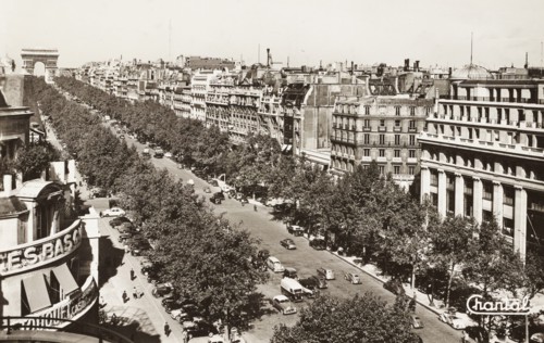 L'avenue des Champs Elysees, Paris