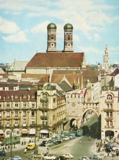 Germany, Munich, Karlsplatz mit Frauenkirche
