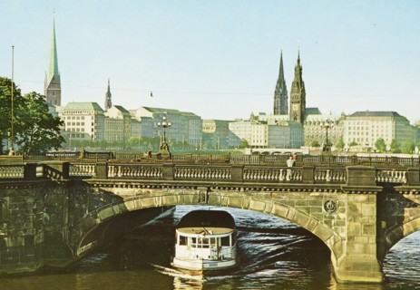 Germany, Hamburg, Lombardsbrucke, bridge and the city