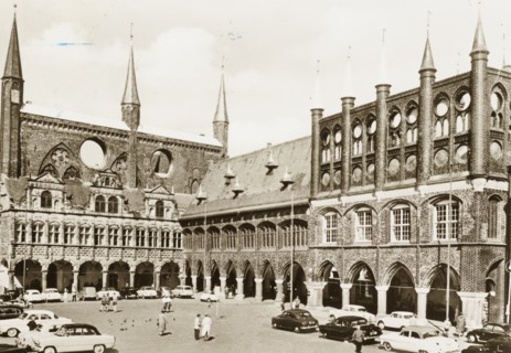 Germany, Lubeck, Market Square with City Hall