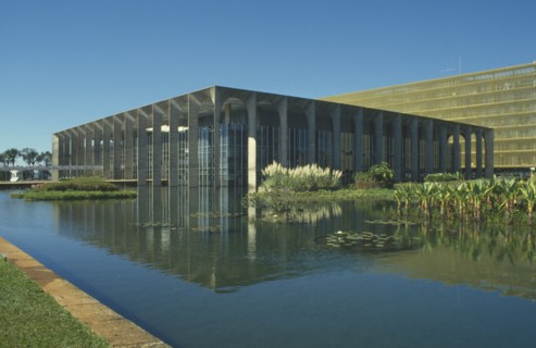 BRAZIL, Goias, Brasilia, Hamarti Palace seen across pool