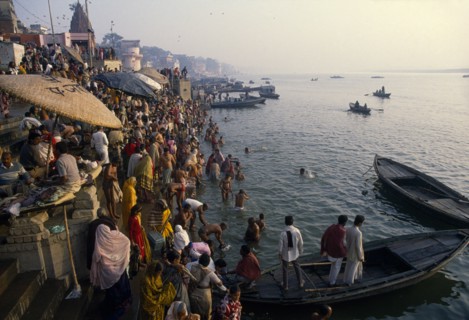 INDIA, Uttar Pradesh, Varanasi, Crowded banks of the Ganges River during Sivaratri Festival