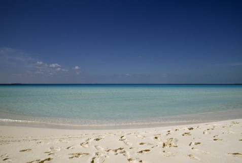 Cuba, Isla de Juventude, Caya Largo, Playa Serena, looking out to sea with footprints in white sand