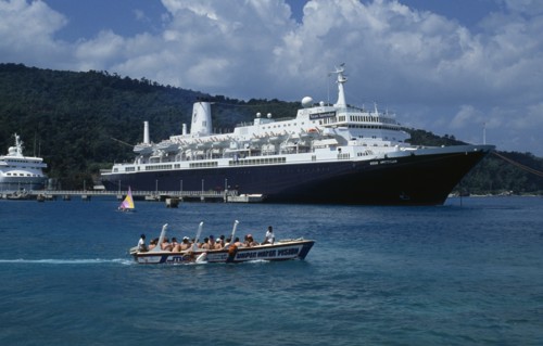 WEST INDIES, Jamaica, Ocho Rios, Tourist boat full of passegers passing cruise ship moored in