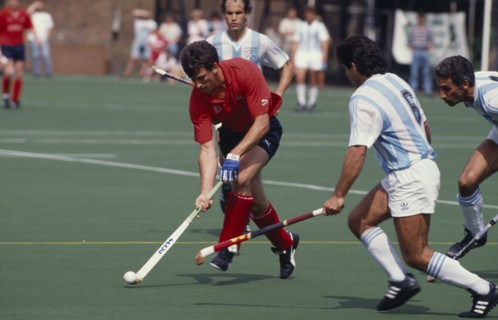 10037112 SPORT Ball Games Mens Hockey England versus Argentina match at Bisham Abbey.