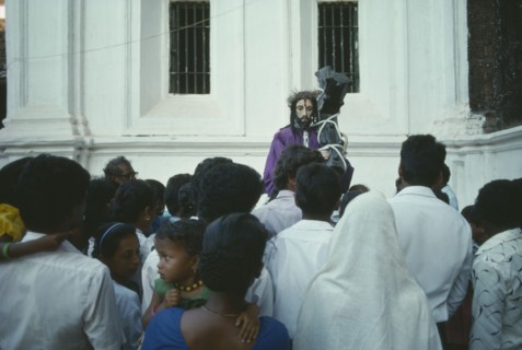 INDIA, Goa , Margao, Easter procession with people looking toward the Statue of Christ  with face