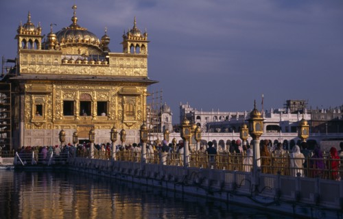 INDIA, Punjab, Amritsar, Pilgrims on causeway known as the Guru’s Bridge leading to the Golden