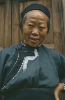 CHINA, Guizhou, Anshun , Naxi lady in traditional clothes