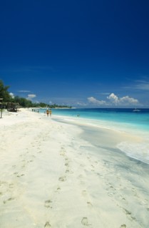 INDONESIA, Lombok, Gili Islands, Gili Trawangan main beach of white sand