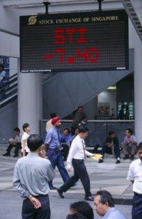 SINGAPORE, Raffles Place, "City, financial centre, OUB Plaza City workers infront of Straits Times