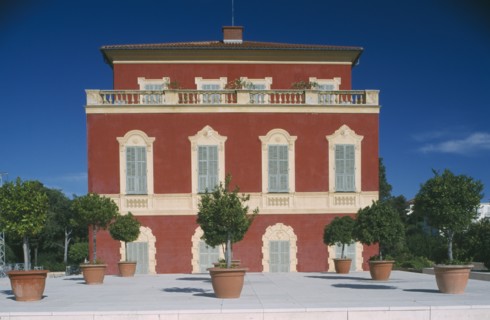 FRANCE, Provence Cote D’Azur  Alpes Maritime, Nice , Matisse Museum facade with shrubs in pots on