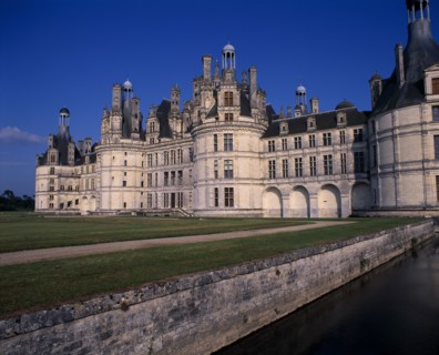 FRANCE, Loire Valley, Loire-et-Cher, Chambord Palace seen from across water and formal gardens