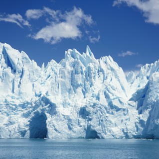 ARGENTINA, Santa Cruz, Parque Nacional Los Glaciares, Iceberg from Moreno Glacier on Lago Argentian