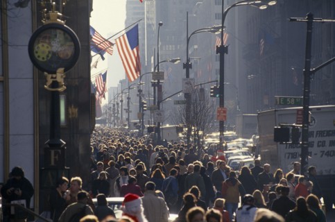 USA, New York , Manhattan, 5th Avenue crowded with Christmas shoppers