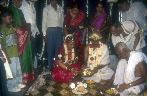 INDIA, Karnataka, Bangalore, Traditional Hindu wedding ceremony.