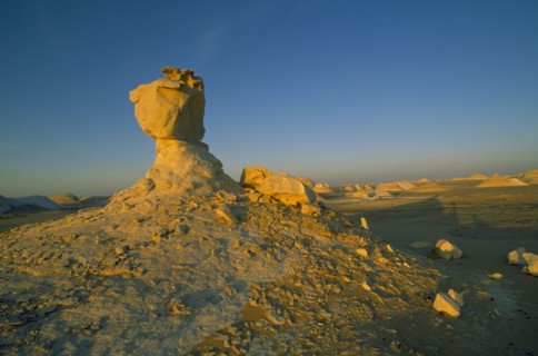 EGYPT, Western Desert , The White desert, Chalk inselberg at the north end of the Farafra Oasis