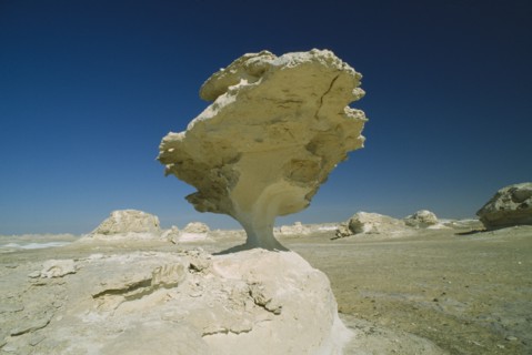 EGYPT, Western Desert, The White Desert, Chalk inselberg at the north end of the Farafra Oasis