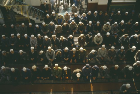 CHINA, Gansu Province, Lanzhou , Looking down on Muslims at prayer
