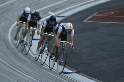 10037146 SPORT Cycling Track Manchester Wheelers Pursuit Team 1 racing on sloped track.