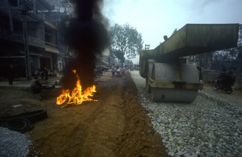VIETNAM, General, Road construction between Hanoi and Ha Bac Province.