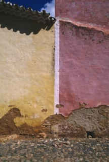 CUBA, Sancti Spiritus, Trinidad, Detail of red and yellow walls split by white line