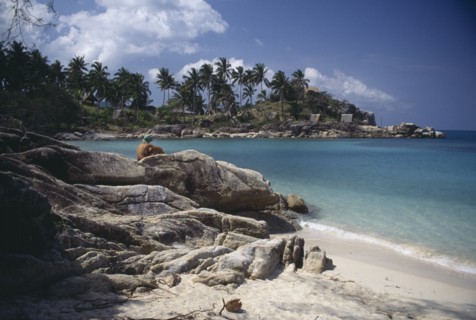 THAILAND, Koh Pha-Ngan Island, Coral Bay, View from beach over rocks toward bay surrounded by rocks