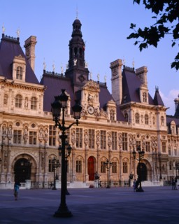 FRANCE, Ile de France, Paris, Hotel de Ville in evening.  Exterior facade and courtyard with