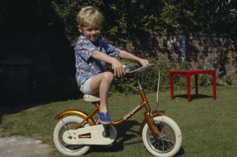 10037909 CHILDREN Leisure Bikes Young boy riding a bicycle.