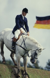 10034028 SPORT Equestrian Showjumping Horse and rider on grassy mound at Hickstead Derby