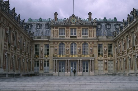 FRANCE, Ile de France  , Paris, Versailles palace exterior and entrance.