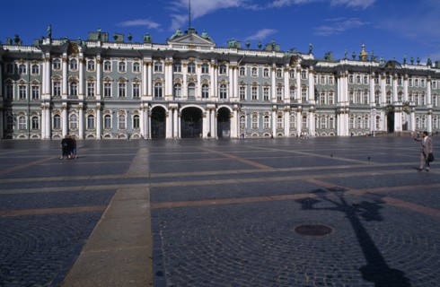 RUSSIA, St Petersburg, Hermitage Museum, Winter Palace. View over the courtyard