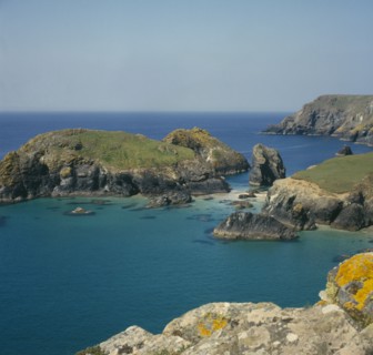 ENGLAND, Cornwall, Kynance Cove, Rocky coastline and cove.