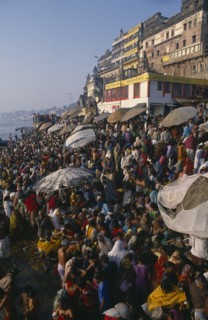 INDIA, Uttar Pradesh, Varanasi, Sivaratri Festival crowds beside the River Ganges.