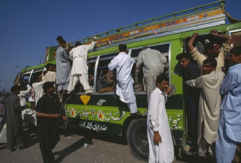 PAKISTAN, Punjab, Lahore, Overcrowded bus