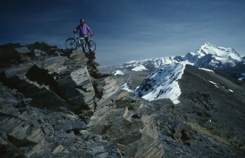 10124293 SPORT    Cycling  Cyclist with mountain bike on Chacultay snow mountain peak in Boliva