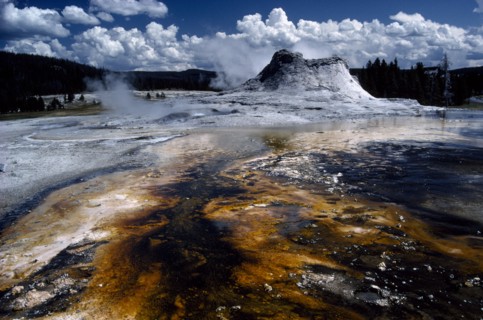 USA, Wyoming, Yellowstone National Park, Hot springs with ashen pool of acid dissolved mud and clay