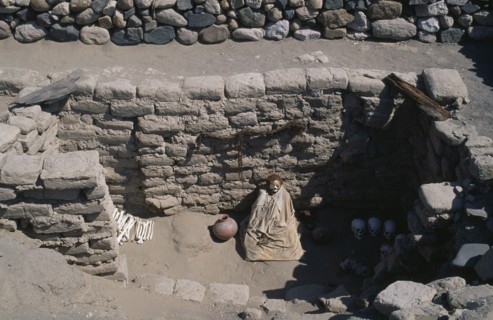 PERU, Ica Administrative Division, Nazca,  Nazca cemetery and mummified remains.