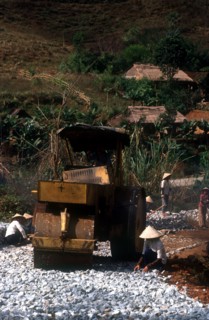 VIETNAM, Work, Women road builders working on the road between Lai Chau and Tan Gias.