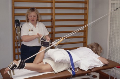 20010202 SPORT Injuries Physiotherapist  Female sport physiotherapist exercising female patients knee