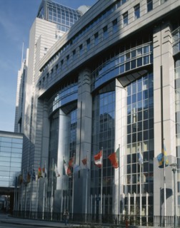 BELGIUM, Brabant, Brussels, "The European Parliament Building, modern exterior with line of