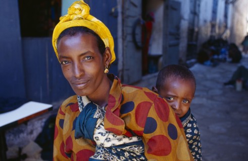 20013856 ETHIOPIA Harerge Province Harer Woman carrying a child on her back  portrait.